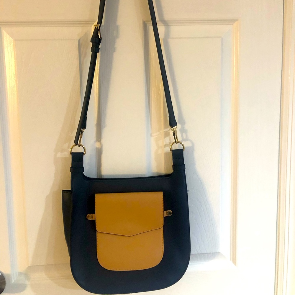 NEIMAN MARCUS CROSSBODY ADJUSTABLE BAG